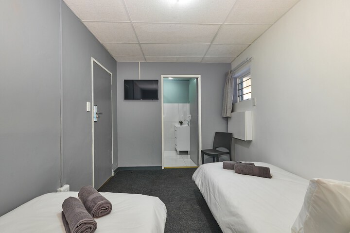 Room 13 of 34