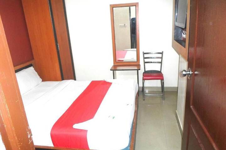 Room 6 of 14