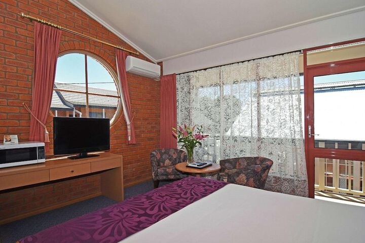 Room 9 of 34