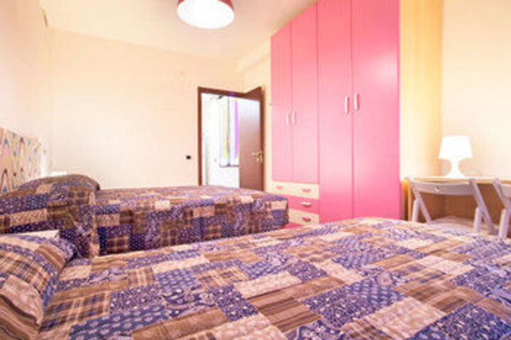 Room 99 of 320