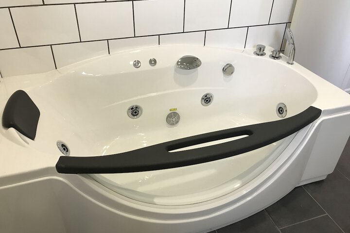 Hot Tub 76 of 100