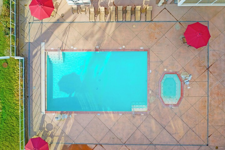 Pools & Facilities
