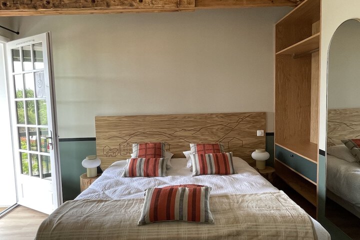 Room 2 of 73