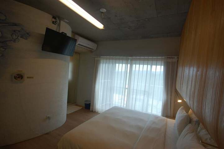 Room 14 of 82