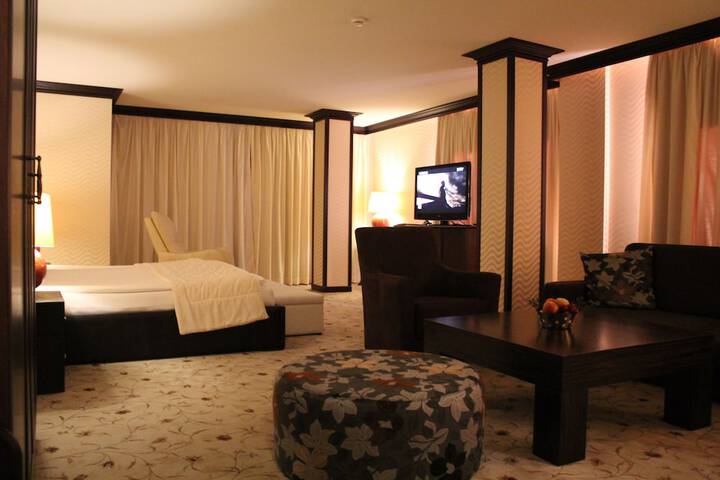 Room 12 of 85