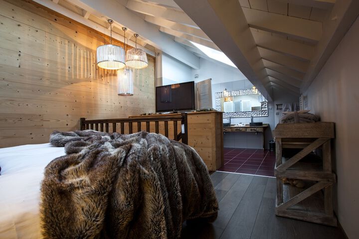 Room 10 of 43
