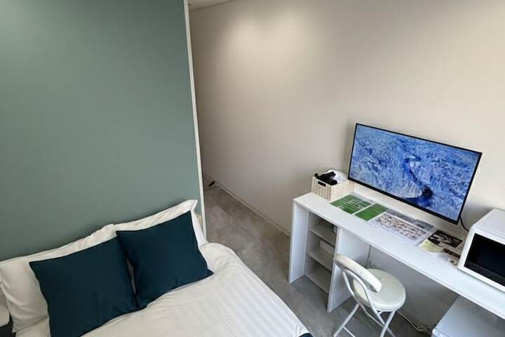 Room 33 of 62