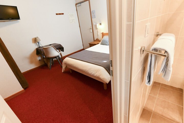 Room 11 of 33