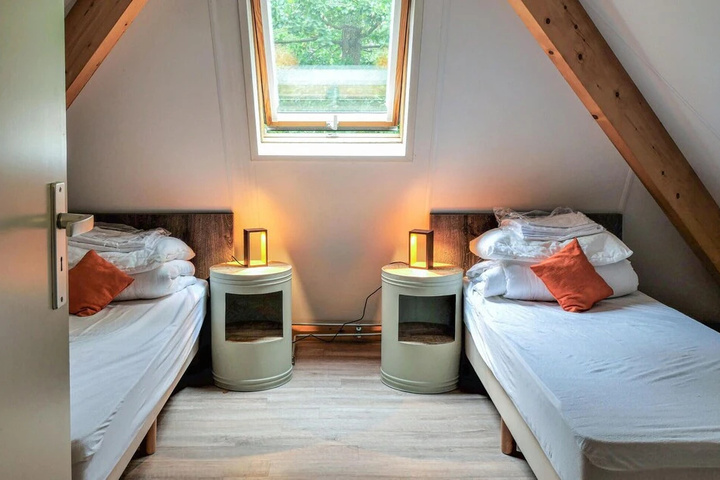 Room 3 of 10