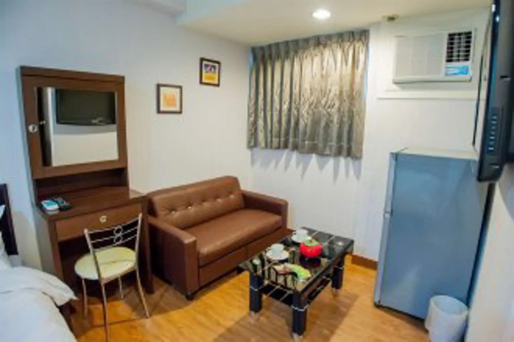 Room 6 of 15