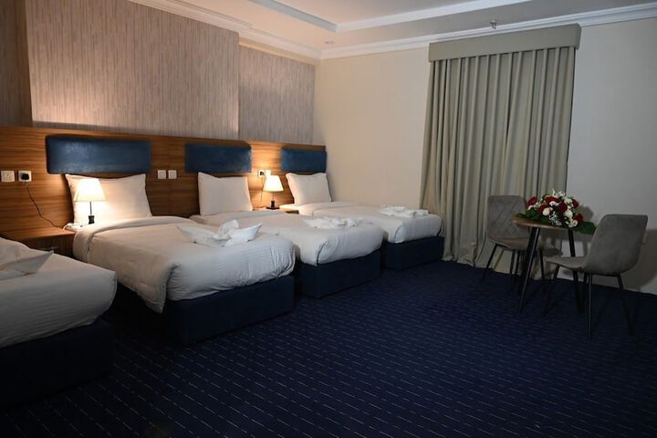 Room 5 of 8