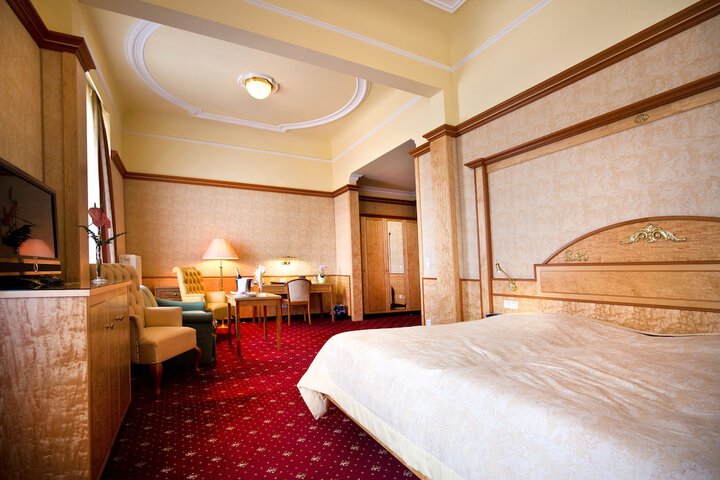 Room 6 of 55