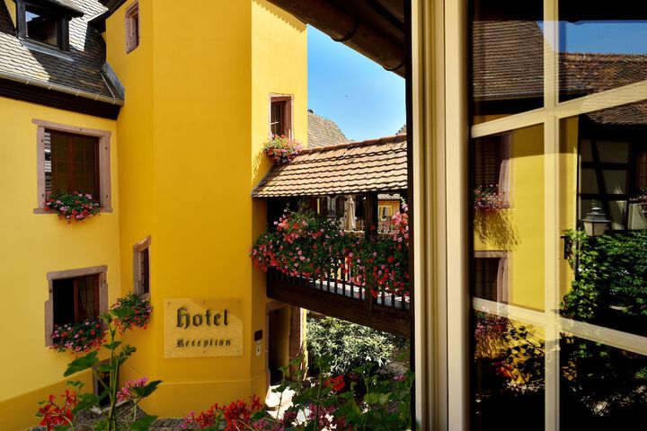 Hotel Exterior 98 of 101