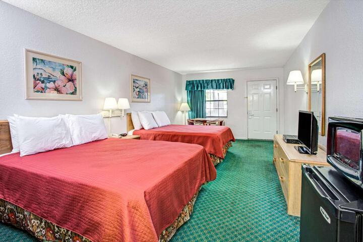 Double Accessible King Size Bed (2 of 2)