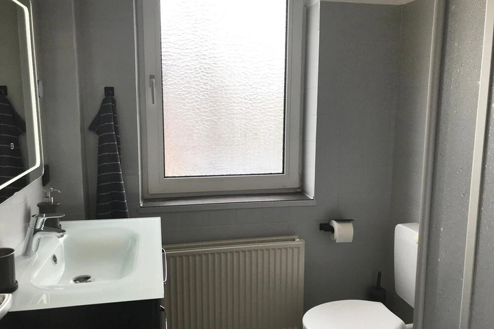 Room 7 of 18