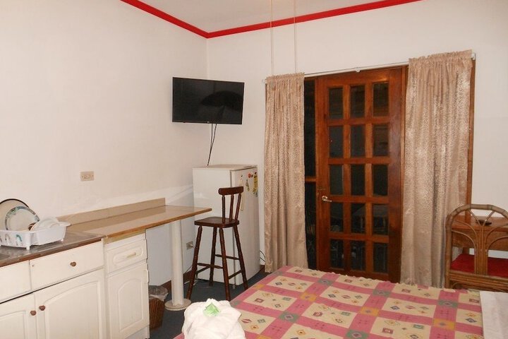 Room 6 of 18