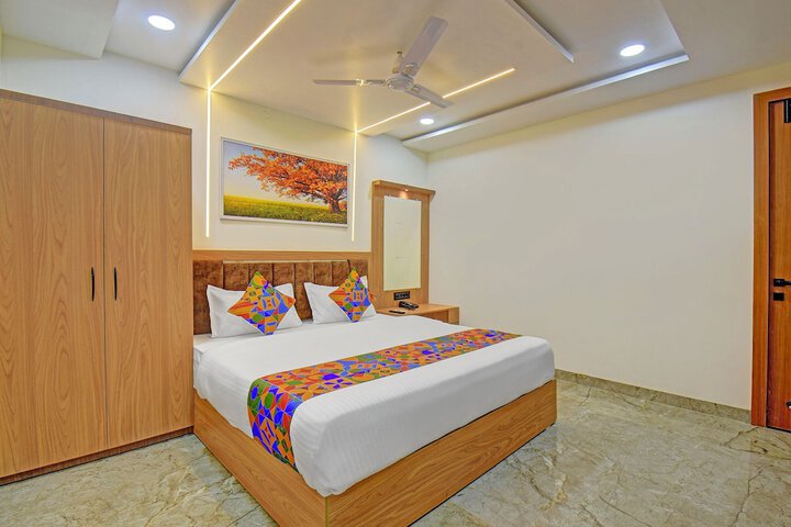 Room 10 of 32