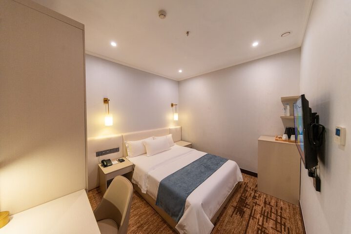 Room 20 of 48