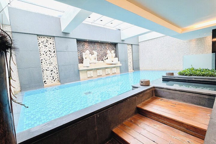 Pool 49 of 82