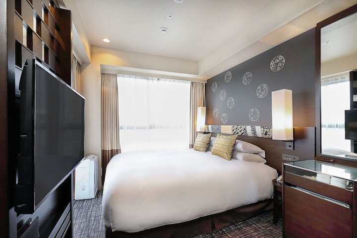 Room 12 of 110
