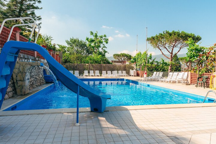 Pools & Facilities