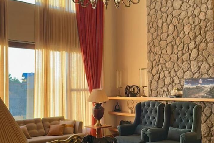 Room 8 of 48