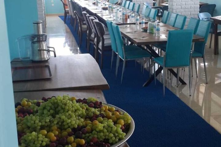 Dining 6 of 9