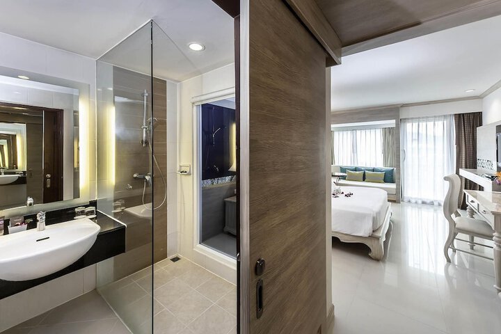 Room 73 of 257