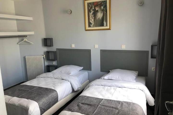 Room 10 of 24