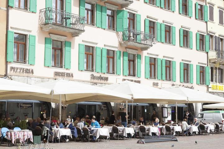 Hotel Exterior 22 of 25