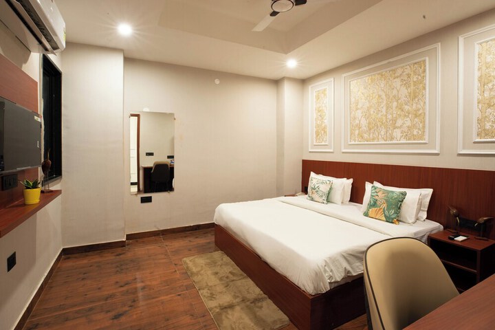 Room 11 of 27