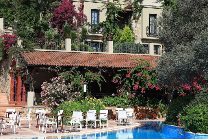 Hotel Pool