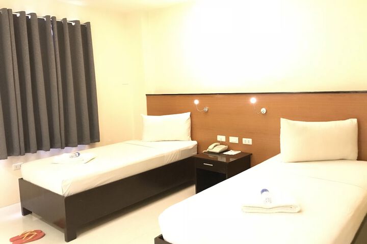Room 6 of 32