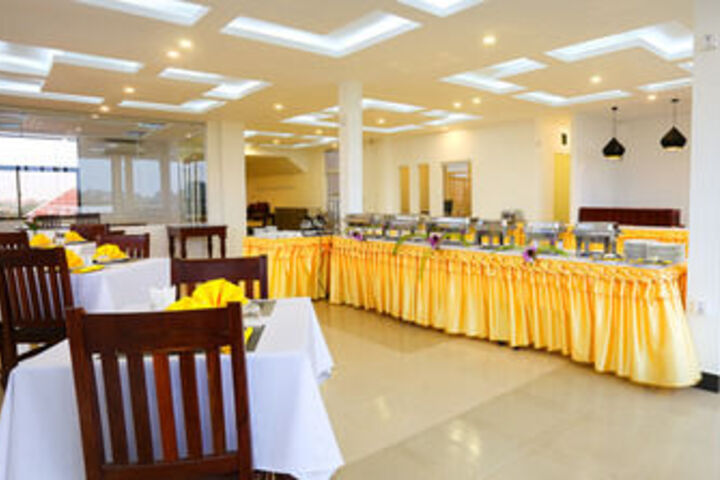 Dining 7 of 27