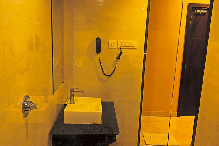 Room 11 of 23
