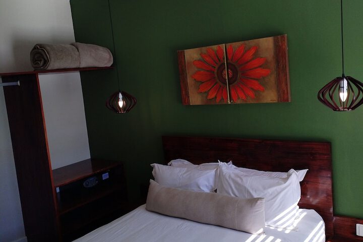 Room 10 of 103