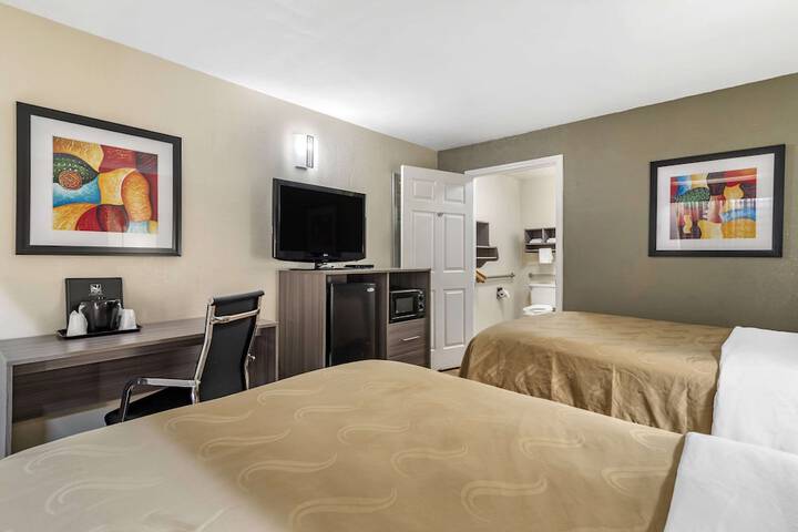 2 Double Beds (6 of 12)