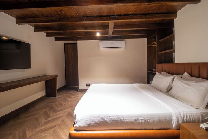 Room 32 of 58