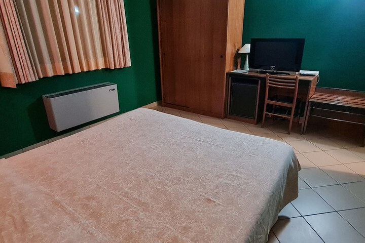 Room 12 of 40