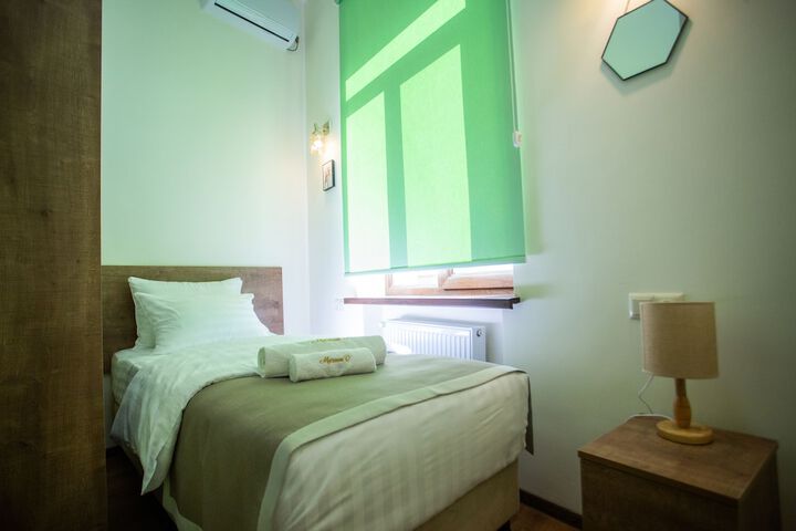 Room 17 of 127