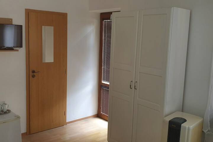 Room 5 of 25