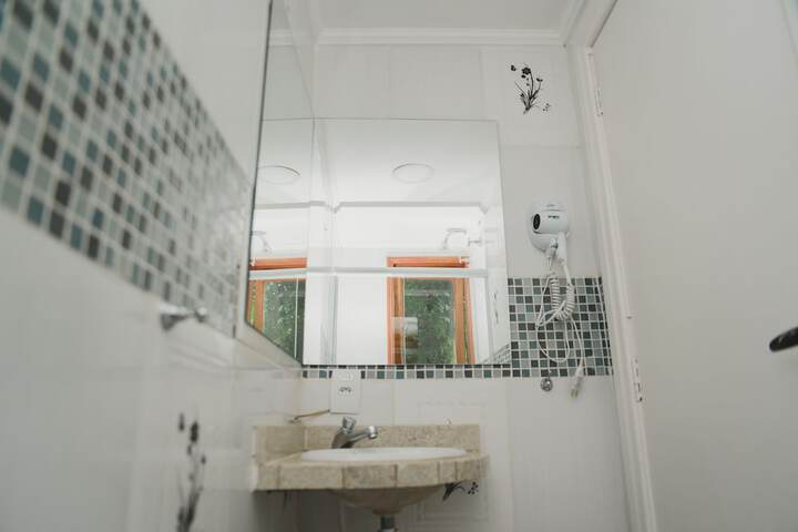 Room 100 of 146
