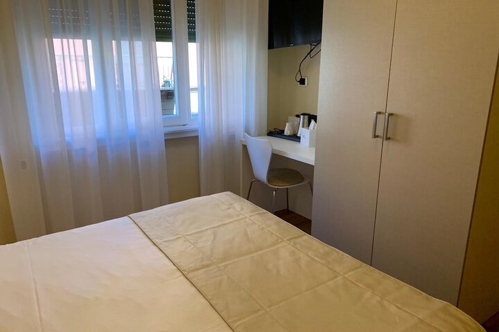 Room 15 of 27