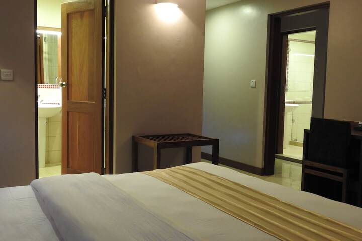 Room 4 of 30