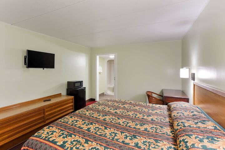1 King Bed (12 of 13)