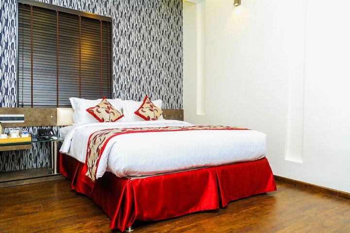 Room 2 of 17