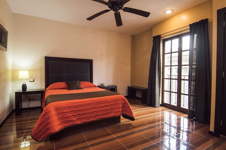 Room 6 of 38