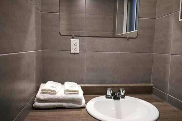 Renovated Double Room with 2 Double Beds (3 of 16)