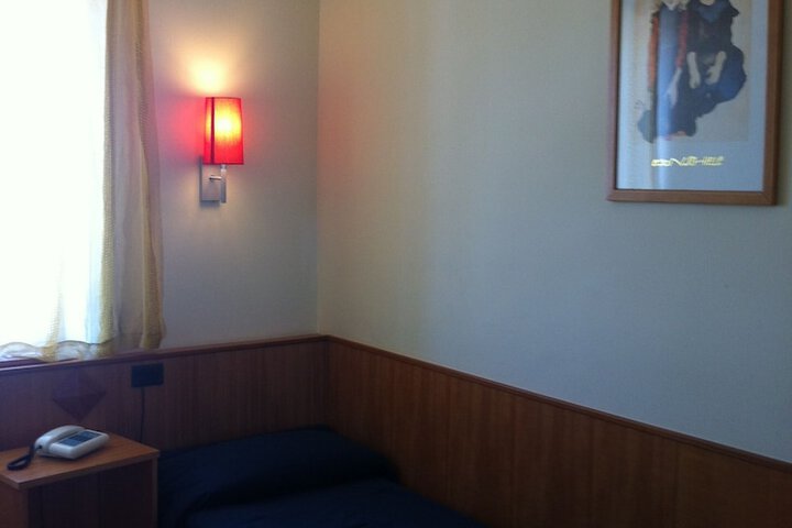 Room 10 of 40