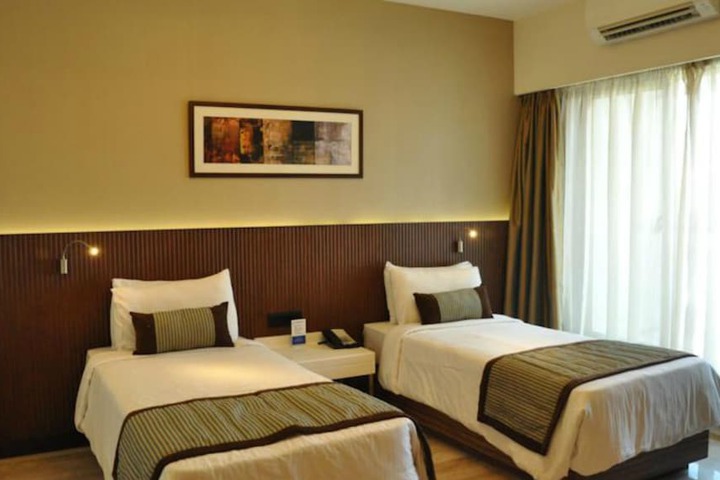 Room 9 of 40